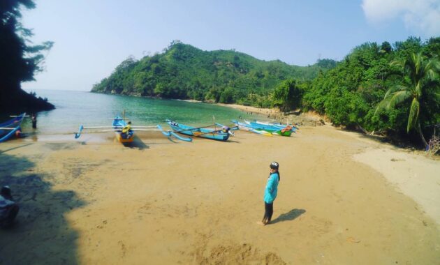pantai bolu bolu malang bisa snorkeling?