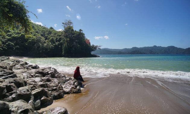 pantai bolu bolu malang bisa snorkeling?