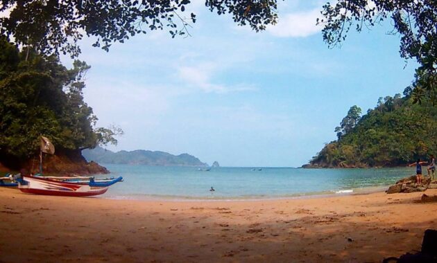 pantai bolu bolu malang bisa snorkeling?