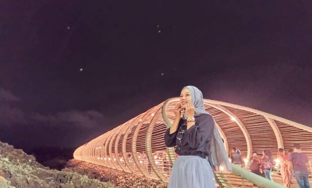 Pantai Boom Banyuwangi Yang Jembatannya Disebut Dion Wiyoko Seperti Helix Bridge Singapura