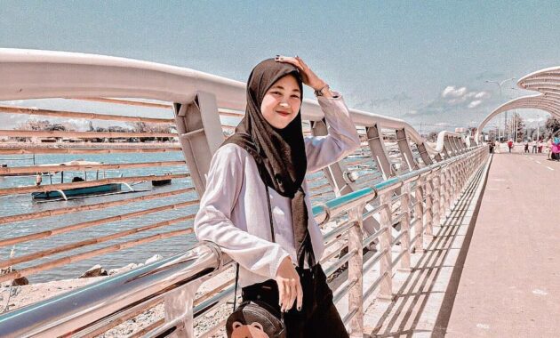 pantai boom banyuwangi yang jembatannya disebut dion wiyoko seperti helix bridge singapura