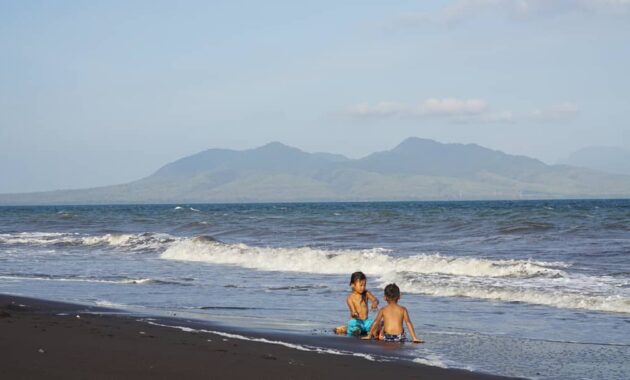 pantai cemara di banyuwangi, Asal Usul Nama , Keindahan Lokasi, Rute Menuju Lokasi, Harga Tiket Masuk, Penginapan di Sekitar