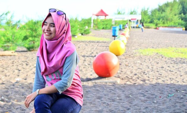 pantai cemara di banyuwangi, Asal Usul Nama , Keindahan Lokasi, Rute Menuju Lokasi, Harga Tiket Masuk, Penginapan di Sekitar