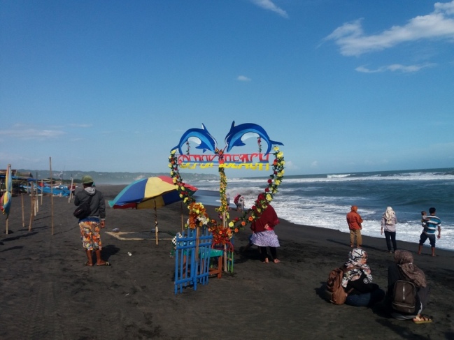 fasilitas di pantai depok, harga tiket masuk pantai depok, keindahan pantai depok, kuliner pantai depok, lokasi pantai depok, objek wisata di pantai depok, pantai depok, rekreasi di pantai depok, tiket masuk pantai depok, pantai depok bantul: harga tiket, daya tarik, aktivitas, fasilitas dll