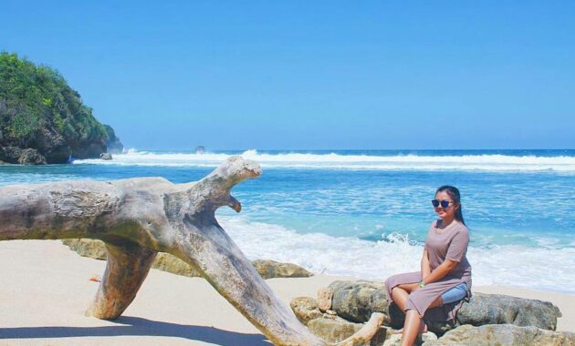 pantai gondo mayit blitar