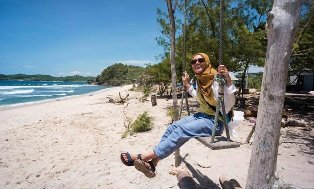 pantai gondo mayit blitar