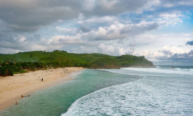 pantai gondo mayit blitar