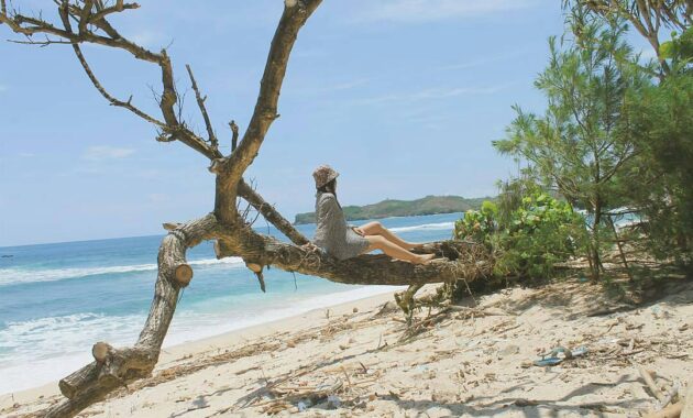 pantai gondo mayit blitar