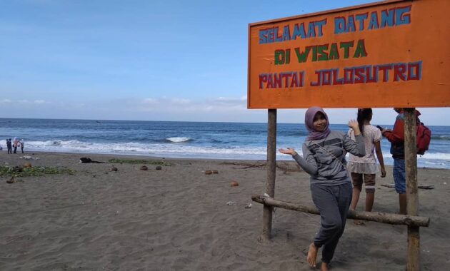 Pantai Jolosutro Blitar Jawa Timur, dan Berapa Harga Tiket Masuknya dan Buka Atau Tutup?