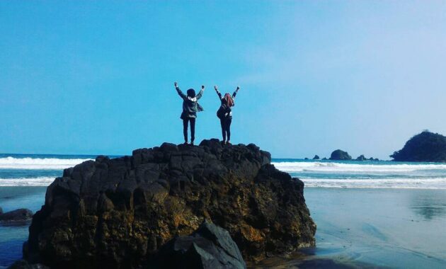pantai jolosutro blitar jawa timur, dan berapa harga tiket masuknya dan buka atau tutup?, Keindahan Lokasi, Rute Menuju Lokasi, Harga Tiket Masuk, Larangan, Cerita Mistis