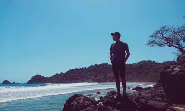 pantai jolosutro blitar jawa timur, dan berapa harga tiket masuknya dan buka atau tutup?, Keindahan Lokasi, Rute Menuju Lokasi, Harga Tiket Masuk, Larangan, Cerita Mistis