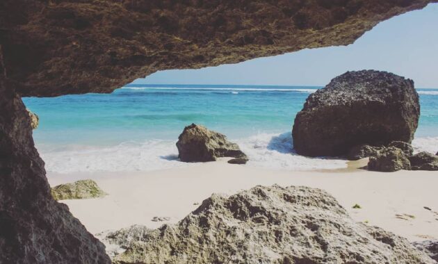 pantai karma kandara bali, Biaya Harga Masuk, Pantai Pasir Putih, Berenang dan Snorkeling, Fasilitas Yang Ada , Rute Menuju Lokasi