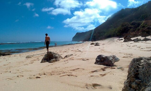 pantai karma kandara bali, Biaya Harga Masuk, Pantai Pasir Putih, Berenang dan Snorkeling, Fasilitas Yang Ada , Rute Menuju Lokasi