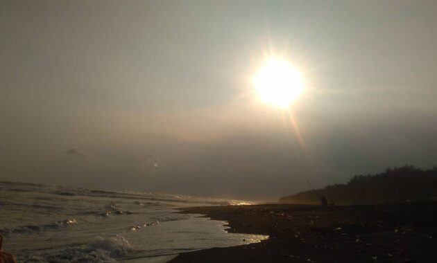 pantai kuwaru bantul yogyakarta