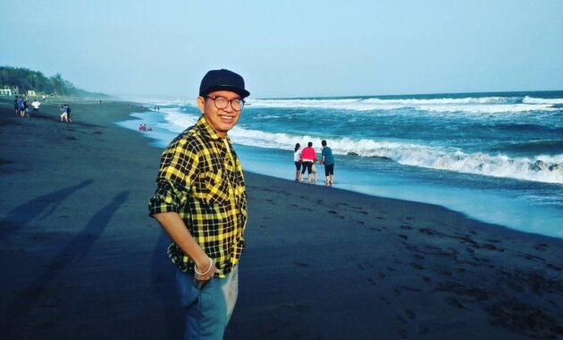 pantai kuwaru bantul yogyakarta
