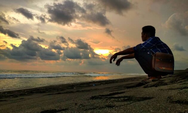 pantai kuwaru bantul yogyakarta