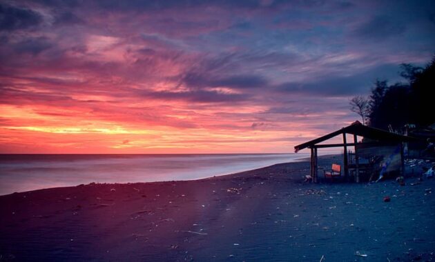 Pantai Kuwaru Bantul Yogyakarta