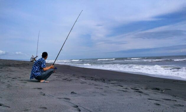 pantai kuwaru bantul yogyakarta