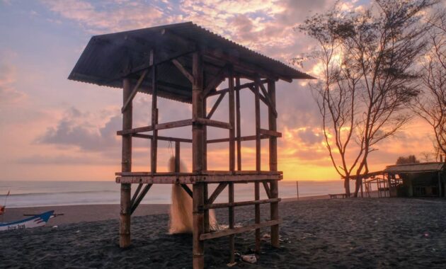 pantai kuwaru bantul yogyakarta