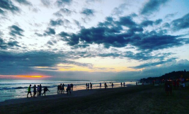 pantai legian bali, favorit para wisatawan, Harga Tiket Masuk, Daya Tarik , Kehidupan Malam Hari , Jalan Menuju Lokasi, Wisata Lainnya