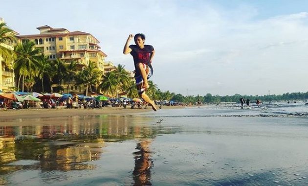 pantai marbella! gaungnya tak terdengar, tetapi selalu ramai dengan terompet suka cita, Pengalaman Menarik, Masih Bersih, Hotel Pinggir Pantai, Sewa Banana Boat, Rute Menuju Lokasi