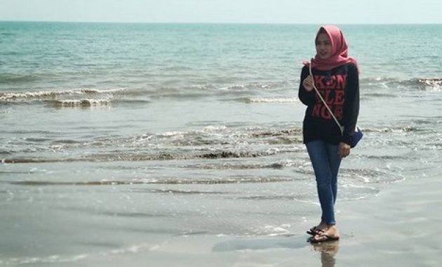 pantai marbella! gaungnya tak terdengar, tetapi selalu ramai dengan terompet suka cita, Pengalaman Menarik, Masih Bersih, Hotel Pinggir Pantai, Sewa Banana Boat, Rute Menuju Lokasi