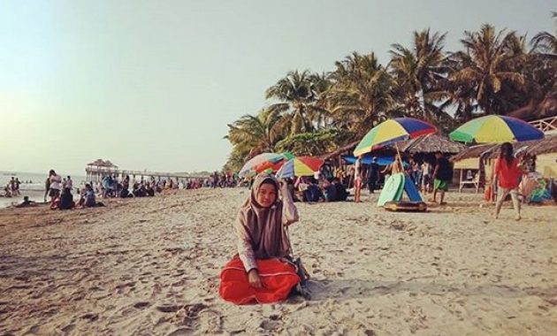 pantai marbella! gaungnya tak terdengar, tetapi selalu ramai dengan terompet suka cita, Pengalaman Menarik, Masih Bersih, Hotel Pinggir Pantai, Sewa Banana Boat, Rute Menuju Lokasi