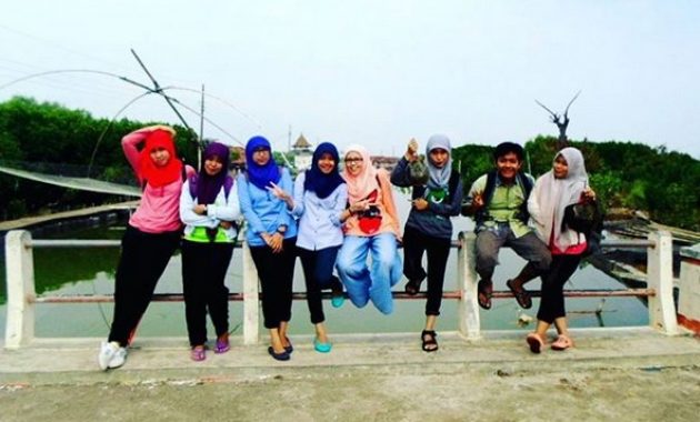 pantai morosari demak, destinasi wisata yang mempesona di jawa tengah, Rute Menuju Lokasi, Hal yang Menarik di Pantai Morosari, Fasilitas yang Ada di Pantai Morosari, Harga Tiket Masuk Pantai Morosari