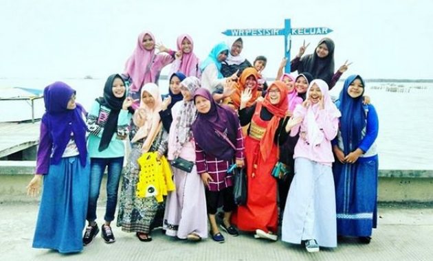 pantai morosari demak, destinasi wisata yang mempesona di jawa tengah, Rute Menuju Lokasi, Hal yang Menarik di Pantai Morosari, Fasilitas yang Ada di Pantai Morosari, Harga Tiket Masuk Pantai Morosari