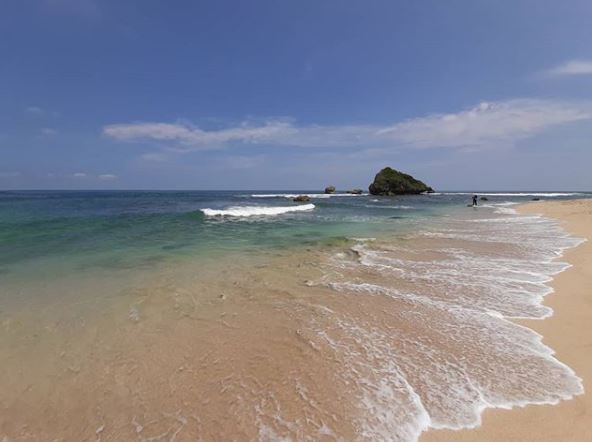 Pantai Ngandong: Harga Tiket, Daya Tarik, Aktivitas Seru, Fasilitas Dll