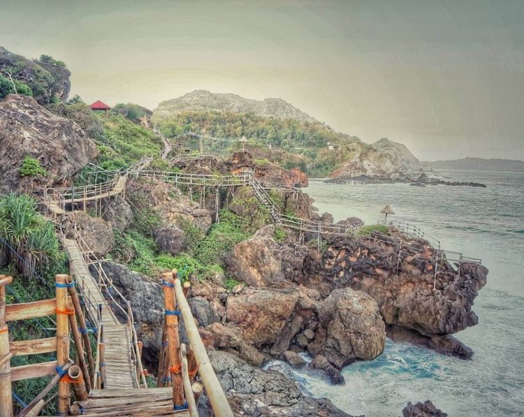 foto pantai nglambor, harga tiket pantai nglambor, pantai nglambor, pantai nglambor gunung kidul, pantai nglambor jogja, tiket pantai nglambor, pantai nglambor: harga tiket, aktivitas seru, daya tarik, tips liburan dll