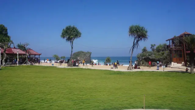 Pantai Ngrawe Gunungkidul: Harga Tiket, Fasilitas, Daya Tarik, Aktivitas Seru Dll