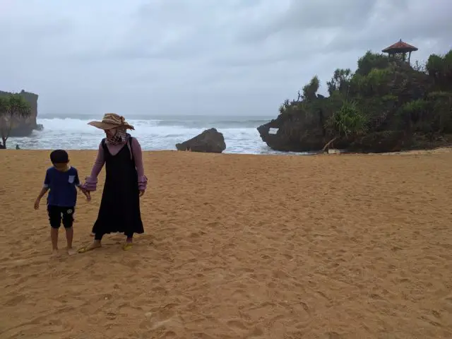 daya tarik pantai ngrawe, fasilitas pantai ngrawe, harga tiket pantai ngrawe, lokasi pantai ngrawe, pantai ngrawe, pantai ngrawe gunungkidul, pantai ngrawe jogja, tiket pantai ngrawe, pantai ngrawe gunungkidul: harga tiket, fasilitas, daya tarik, aktivitas seru dll