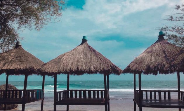 bermain di pinggir pantai slili gunung kidul, harga tiket pantai slili, pantai slili gunung kidul, pantai slili jogja, rute pantai slili, tiket masuk pantai slili, tiket pantai slili, wisata alama pantai slili, wisata pantai slili, pantai slili gunung kidul: harga tiket, daya tarik, aktivitas seru dll