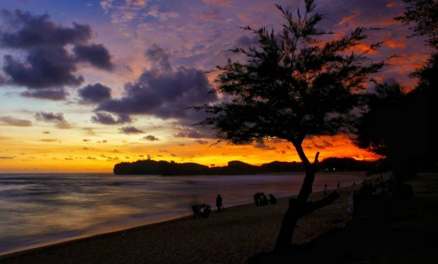 bermain di pinggir pantai slili gunung kidul, harga tiket pantai slili, pantai slili gunung kidul, pantai slili jogja, rute pantai slili, tiket masuk pantai slili, tiket pantai slili, wisata alama pantai slili, wisata pantai slili, pantai slili gunung kidul: harga tiket, daya tarik, aktivitas seru dll