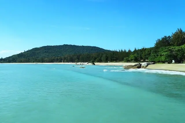 pantai tanjung pesona – daya tarik, tiket &amp; ragam aktivitas
