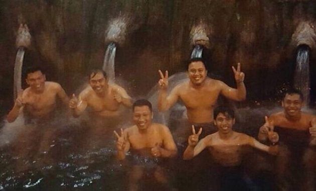 pemandian air panas guci: selain untuk relaksasi, katanya tempat wisata ini dapat menyembuhkan penyakit lho!