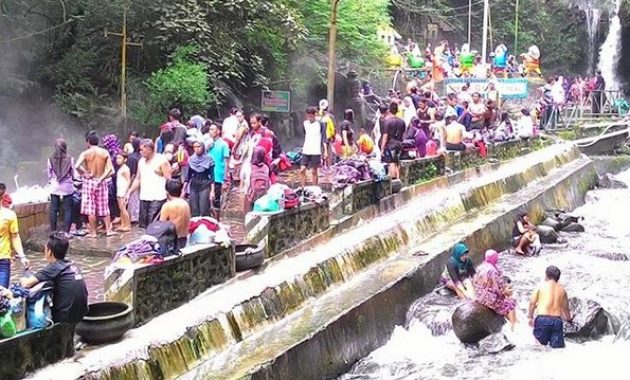pemandian air panas guci: selain untuk relaksasi, katanya tempat wisata ini dapat menyembuhkan penyakit lho!