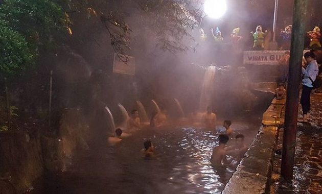 pemandian air panas guci: selain untuk relaksasi, katanya tempat wisata ini dapat menyembuhkan penyakit lho!