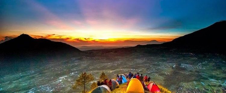 gunung andong, jalur pendakian gunung andong, keindahan gunung andong, pendakian gunung andong, rute pendakian gunung andong, rute puncak gunung andong, wisata gunung andong, pendakian gunung andong: melihat negeri atas awan nan indah!, Kenapa Mendaki Gunung Andong, Gunung Andong Menawarkan Pemandangan Indah, Lokasi Bascamp, Perjalanan Menuju Puncak