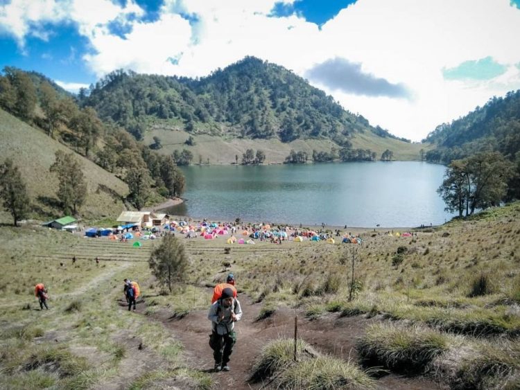 Pendakian Gunung Semeru: Rute Perjalanan, Estimasi Waktu, Tiket & Tips