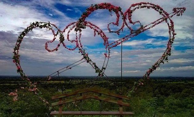 penuh spot foto warna – warni, 8 potret keindahan bukit cinta bayat klaten