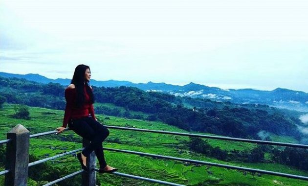 pesona batu mongana toraja utara sulawesi selatan