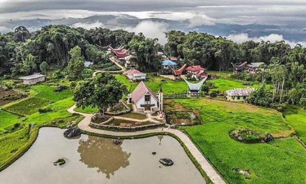 Pesona Batu Mongana Toraja Utara Sulawesi Selatan