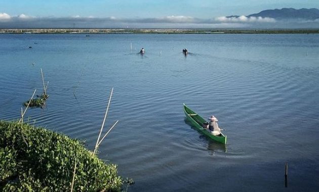 pesona keindahan alam danau limboto di gorontalo