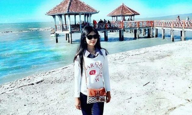 pesona unik pantai dampo awang di pusat kota rembang