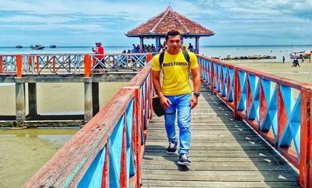 pesona unik pantai dampo awang di pusat kota rembang