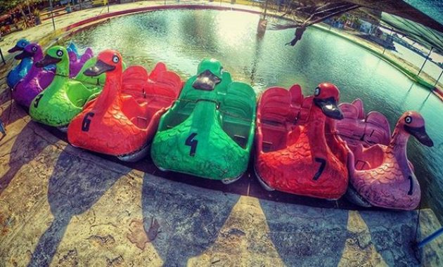 pesona unik pantai dampo awang di pusat kota rembang