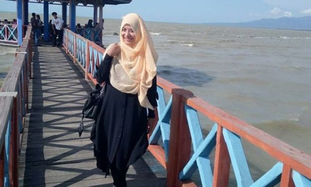 Pesona Unik Pantai Dampo Awang di Pusat Kota Rembang