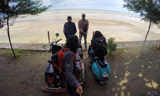 pesona unik pantai dampo awang di pusat kota rembang